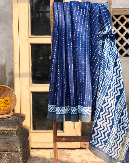 Gicha Silk Bagru Saree With a Woven Border.