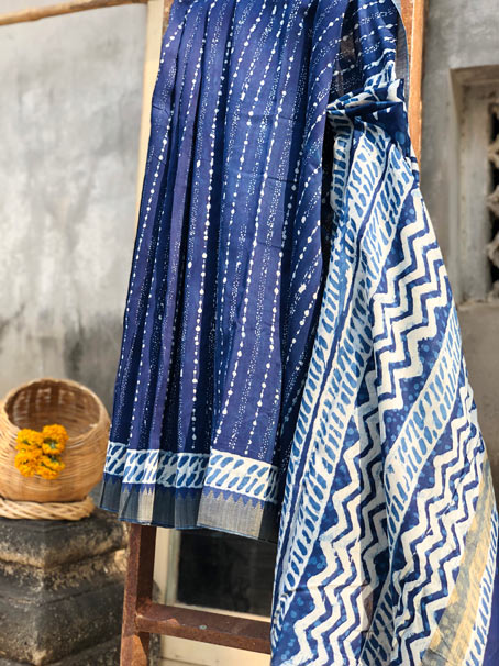 Gicha Silk Bagru Saree With a Woven Border. - Image 2