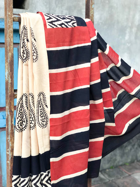 Beige Shaded Pure Cotton Mulmul Bagru Saree. - Image 3