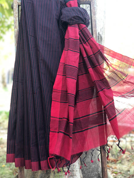 Handwoven Pure Cotton Mangalgiri Saree With Red Shaded Pallu.