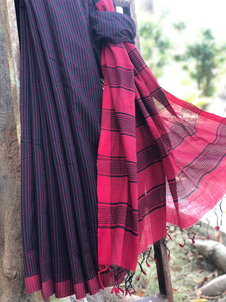 Handwoven Pure Cotton Mangalgiri Saree With Red Shaded Pallu. - Image 3