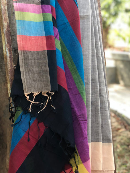 Grey Colored Cotton Mangalgiri Saree With Beige Border - Image 2