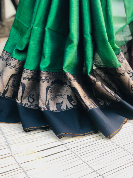 Green & Black Soft Cotton Narayanpet Saree With Elephant Border - Image 2