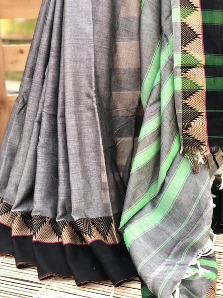 Grey Narayanpet Soft Cotton Saree With Black Woven Temple Border - Image 2