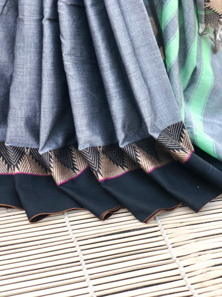 Grey Narayanpet Soft Cotton Saree With Black Woven Temple Border - Image 3