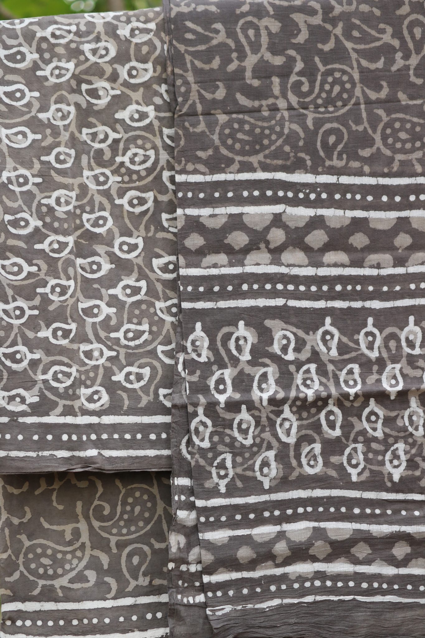 Grey and beige coloured Mul cotton batik suit set - Image 2