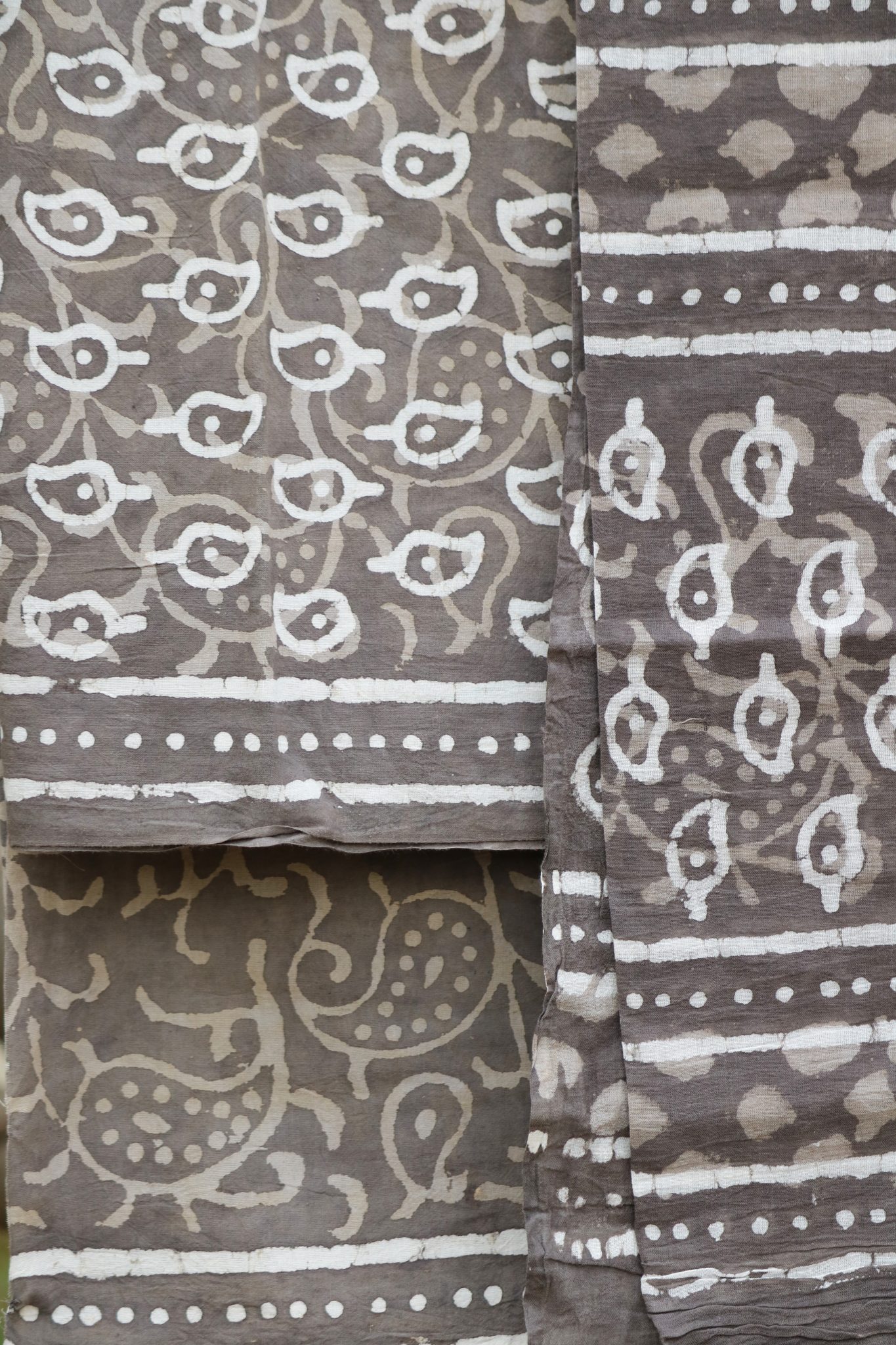 Grey and beige coloured Mul cotton batik suit set - Image 3