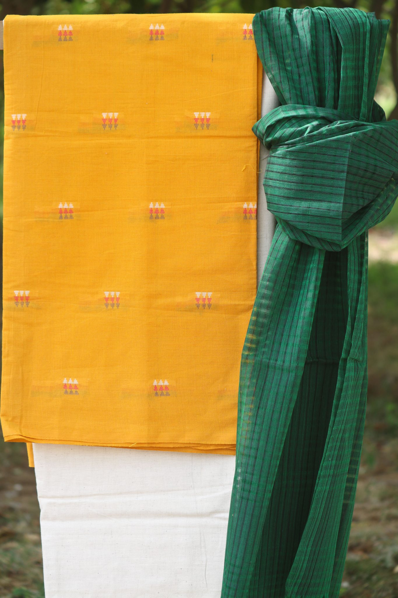 Mustard coloured handwoven mangalgiri cotton suit set with bottle green mangalgiri dupatta - Image 2