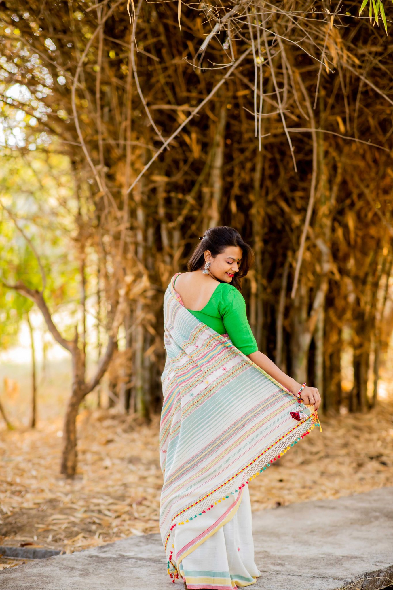 White coloured pure handloom kala cotton bhujodi weave saree with red, yellow and green coloured woven palla - Image 2