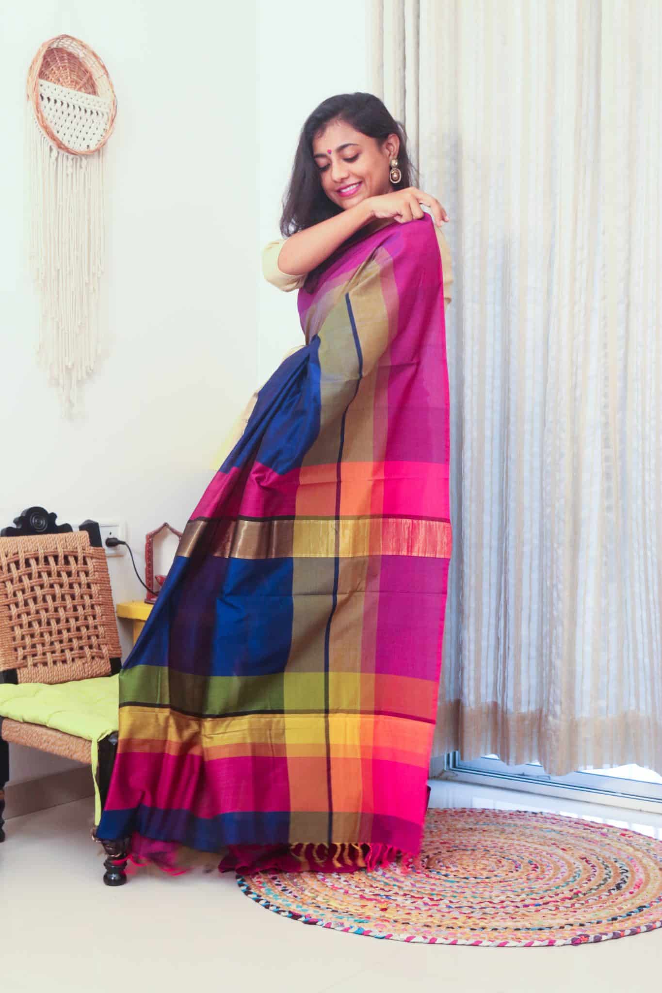 Royal blue coloured handwoven cotton silk maheshwari saree with golden and multicoloured woven border and palla5 - Image 2