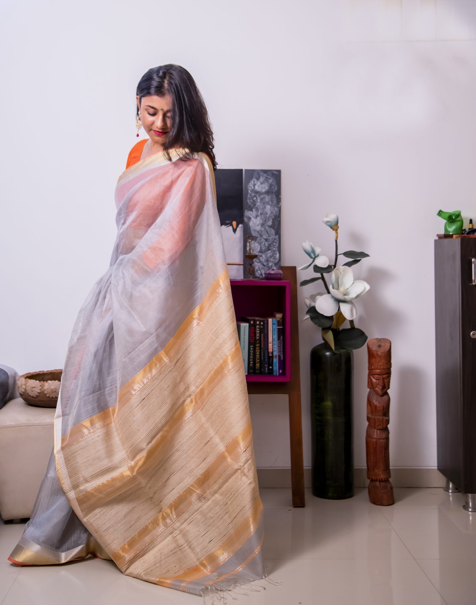 Grey and orange coloured handwoven cotton silk maheshwari saree with tussar silk woven palla - Image 3