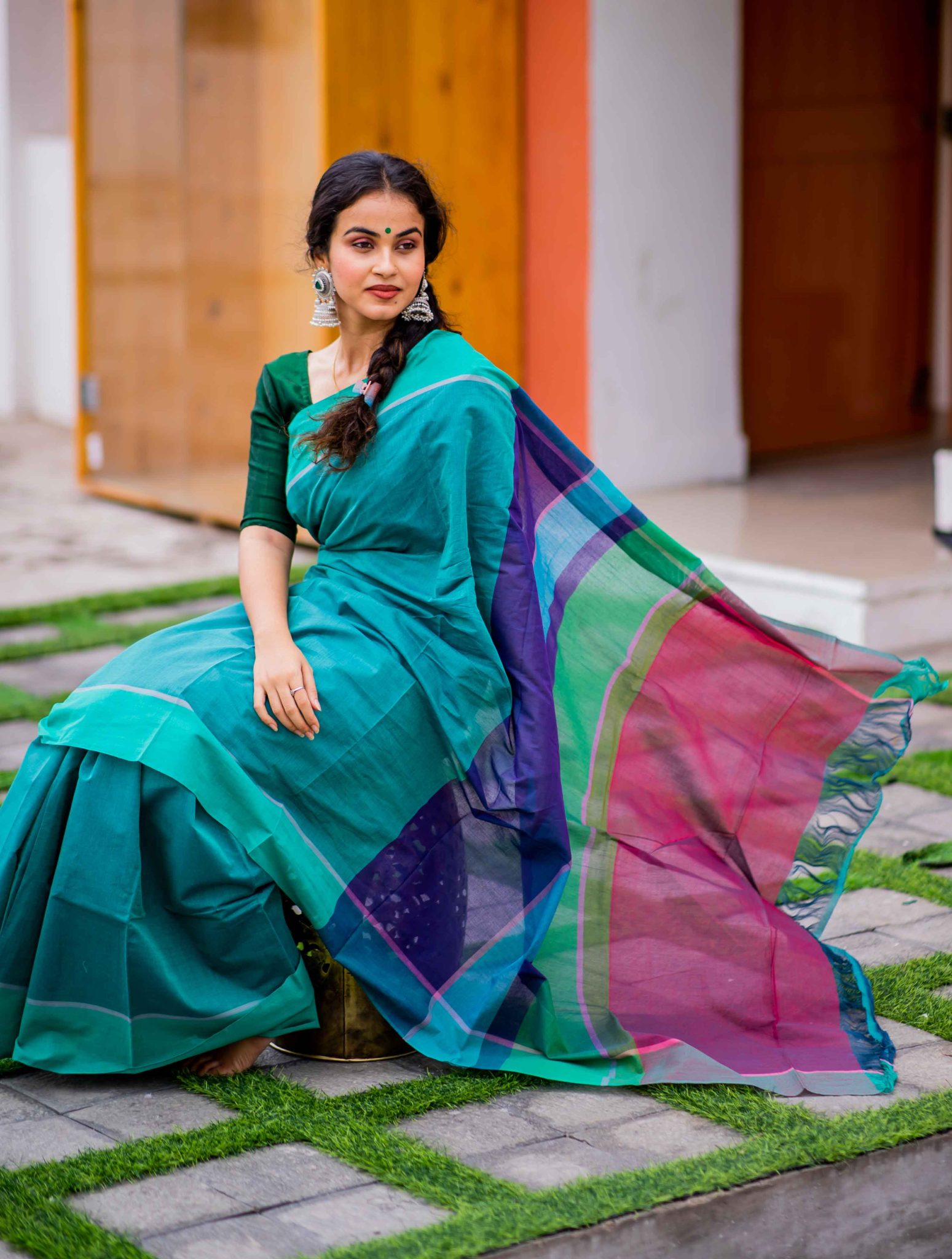 Teal blue coloured handwoven mangalgiri saree with woven multicoloured stripped palla - Image 3