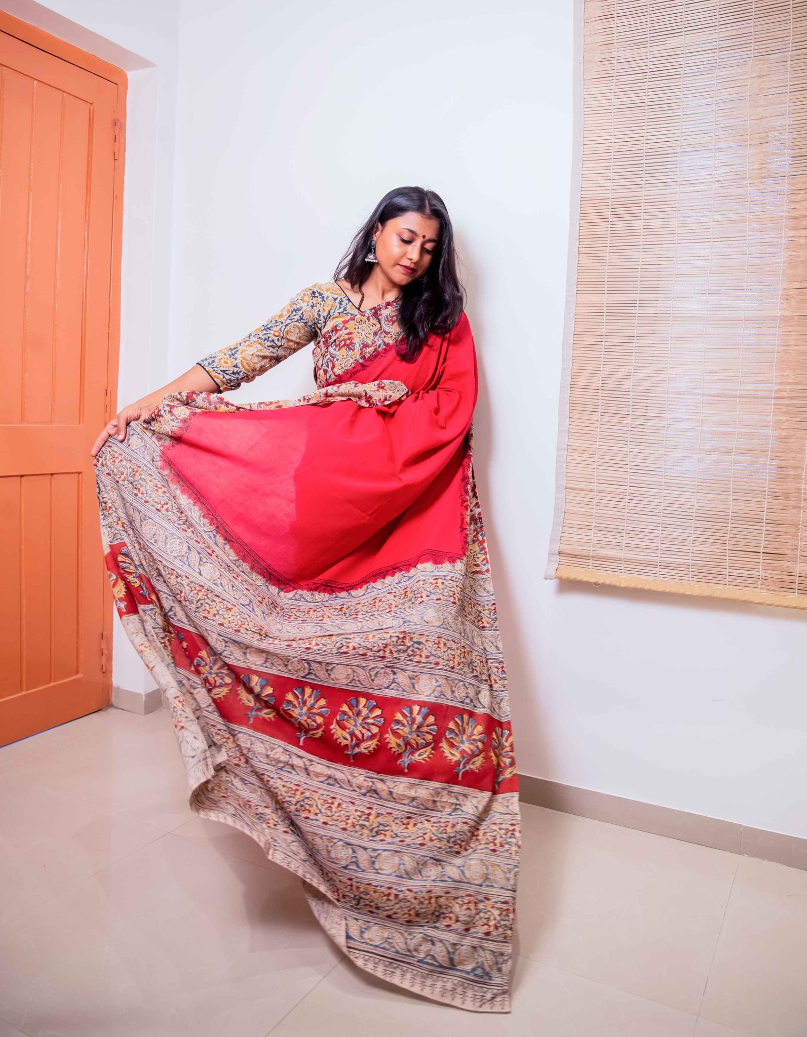 Red plain mul mul cotton saree with hand block printed kalamkari border and palla - Image 3
