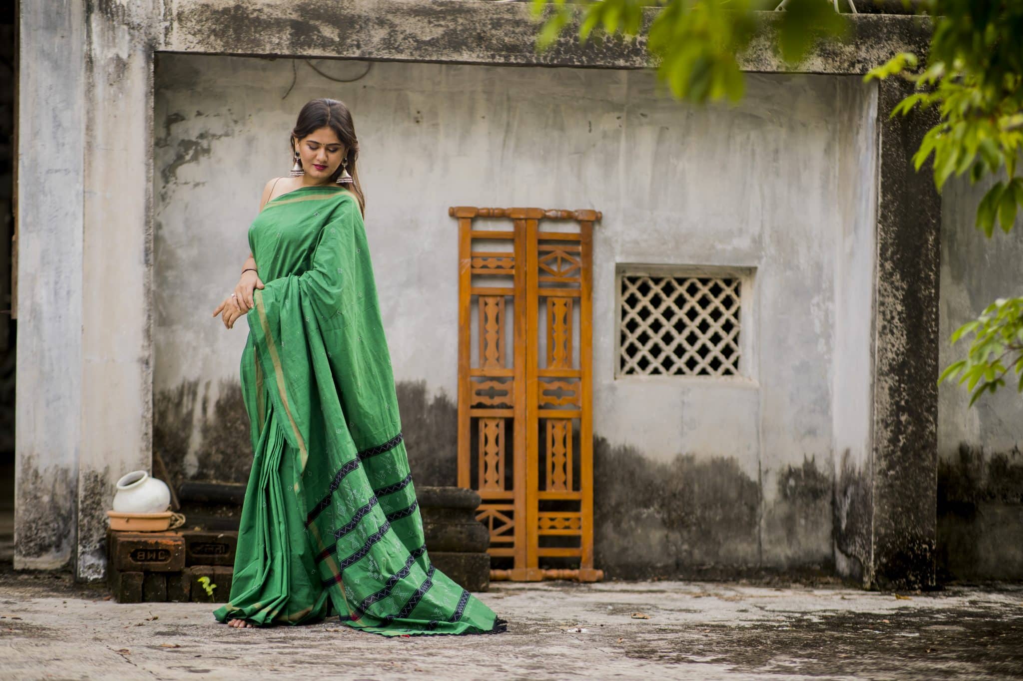 Green coloured hand woven pure cotton Tangalia saree