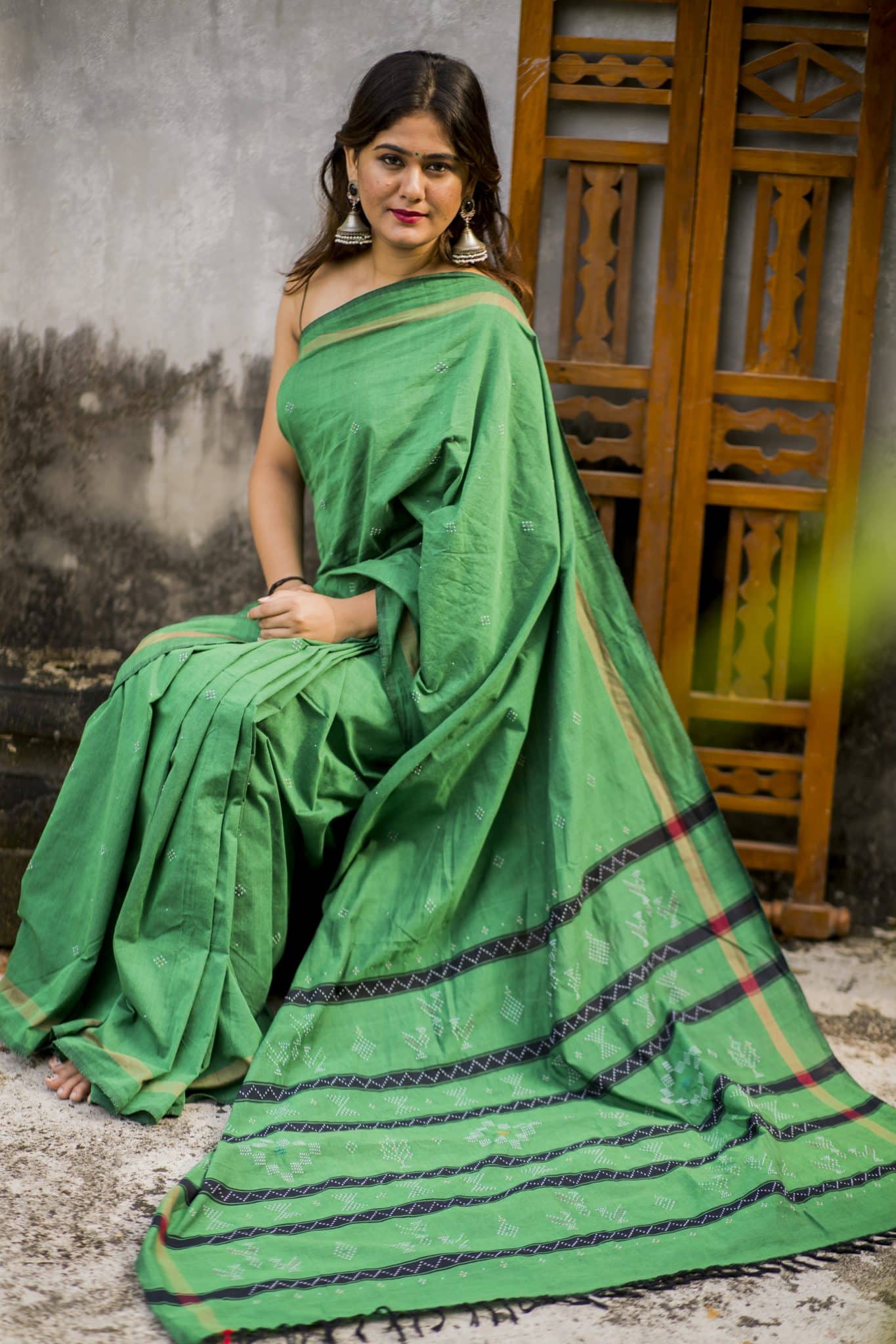 Green coloured hand woven pure cotton Tangalia saree - Image 2
