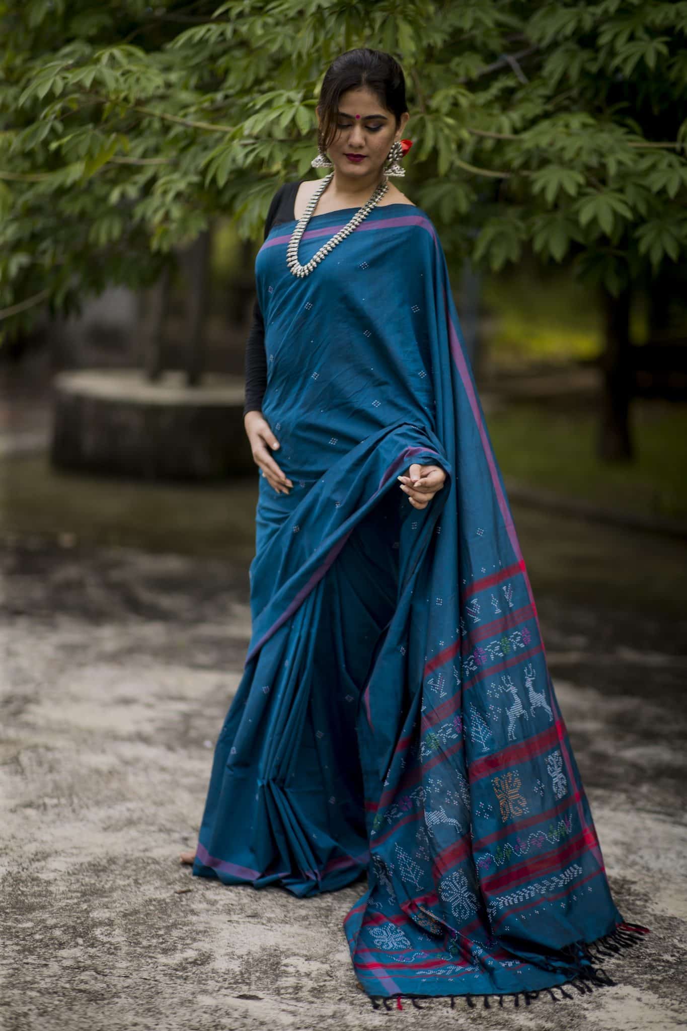 Dark Blue coloured hand woven pure cotton Tangalia saree - Image 2