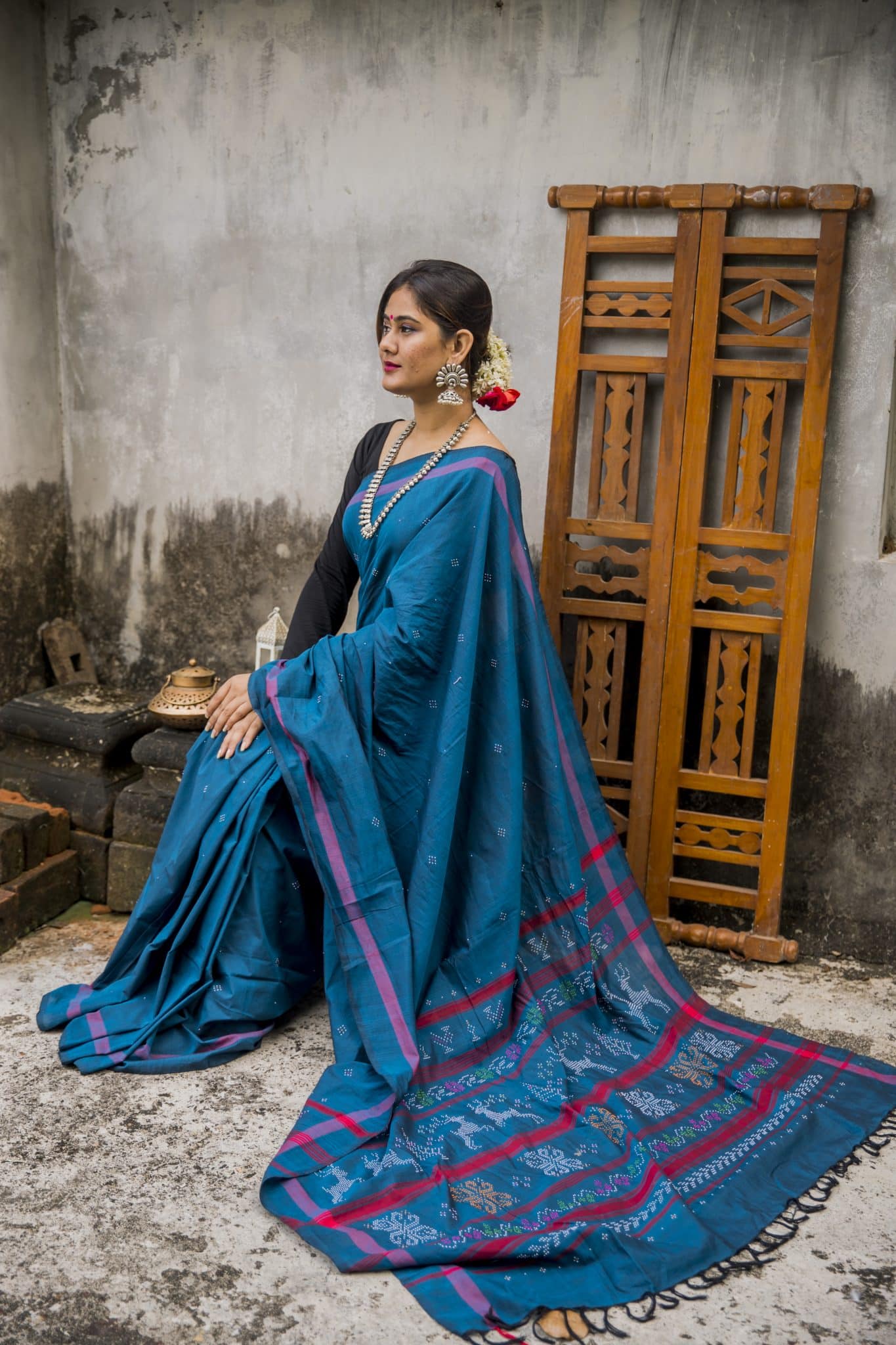 Dark Blue coloured hand woven pure cotton Tangalia saree - Image 3