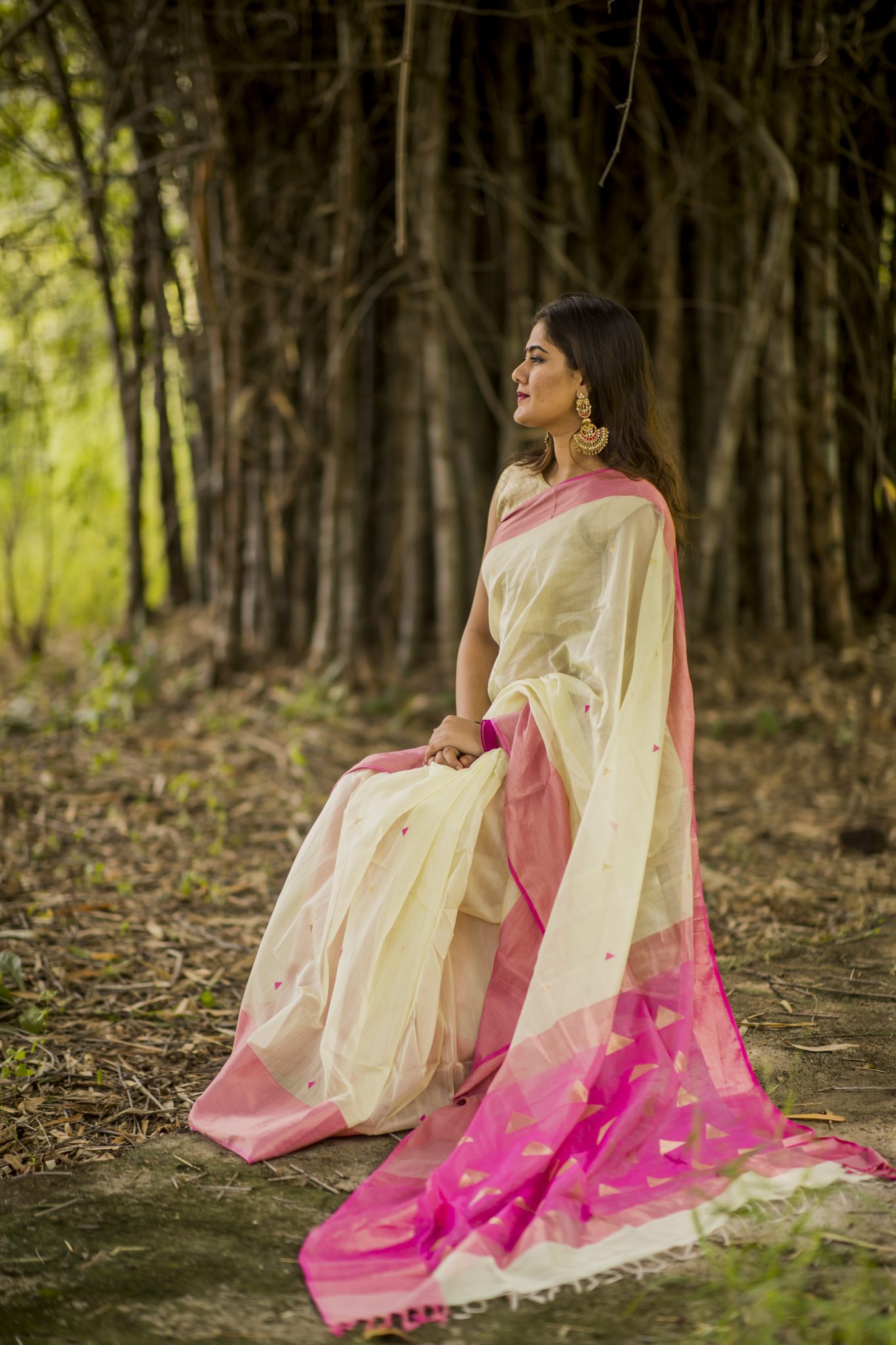 Light lemon yellow and light Rani coloured handwoven maheshwari silk saree