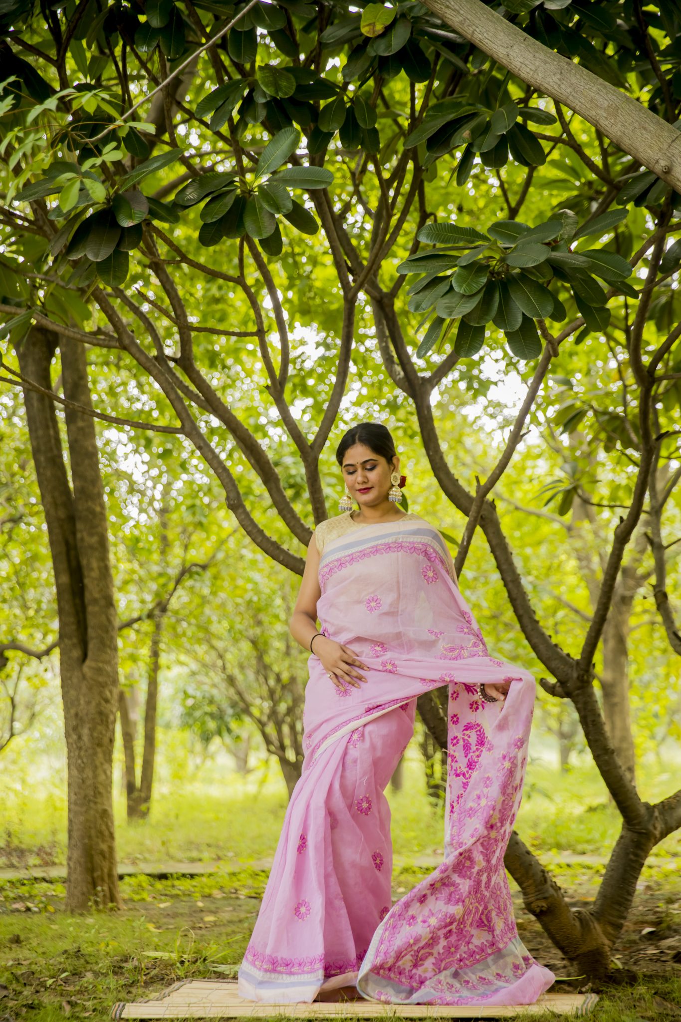 Light pink coloured hand embroidered Lucknowi chikankari kota saree with Brocade border and heavy palla - Image 3